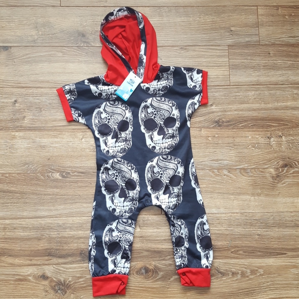 Skull romper NWT size 2t or (100) red and black